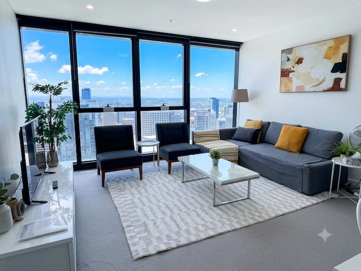Amazing Views Spacious Living In Skytower! Carpark - Brisbane