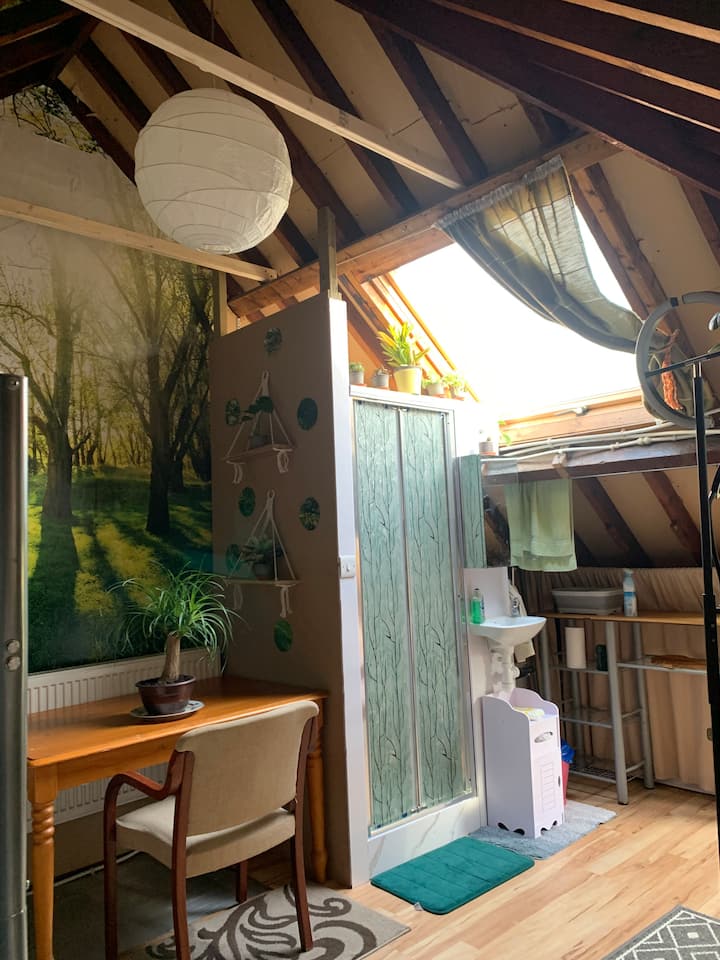 Lovely En Suite Loft Studio For 5 People! - Dartford