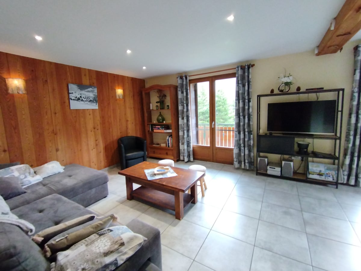 Top performing Airbnb: Epilobbe 6 pers 90M2, 3*, 1st floor 3 bedrooms in Valloire
