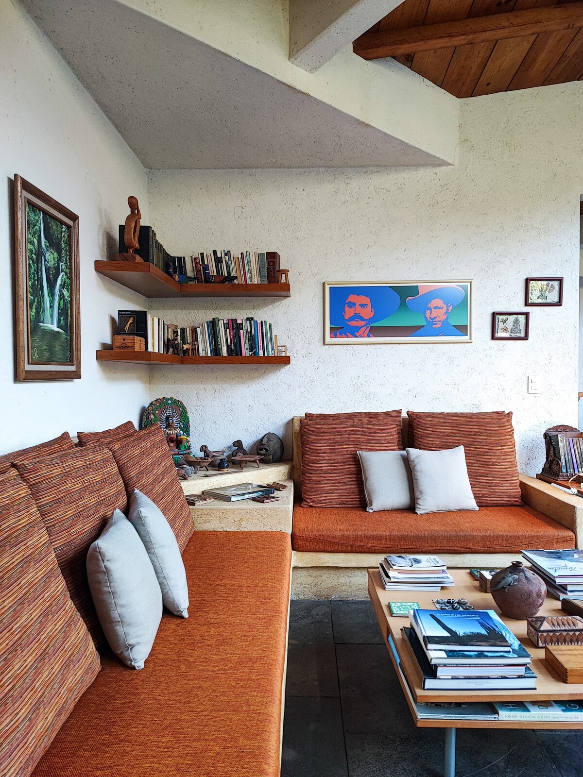 Successful Airbnb property: Armando and Margarita's house in Tepoztlán