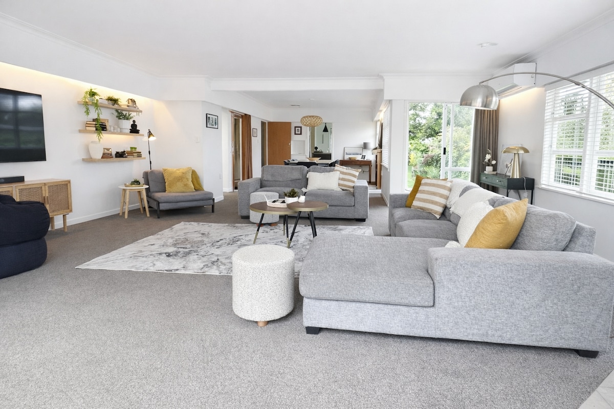 Top performing Airbnb: Peaceful Family Retreat by Redwood Forest in Lynmore
