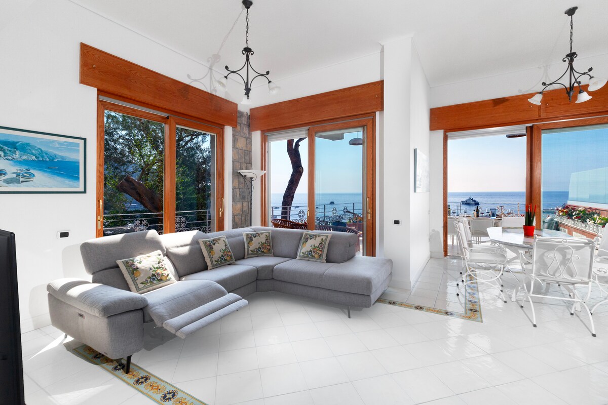 Villa Isola — view 2