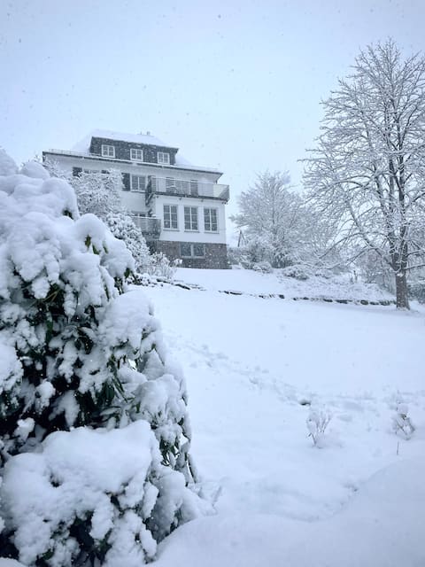 Holiday apartment with a large garden at the Ruhr