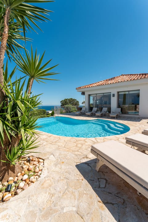 Luxurious villa with 180° sea view, Côte d'Azur