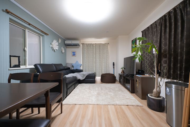 上野駅から1駅、銀座に直通。上野公園や浅草寺まで徒歩行ける、4部屋の一戸建て，家族旅行におすすめ