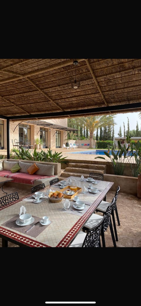 Villa DarAlva High-end 5 bedrooms/bathrooms, fiber pool