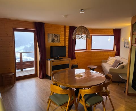 Top Airbnb: CHAMROUSSE T3 SKI-IN SKI-OUT Residence 3* in Chamrousse