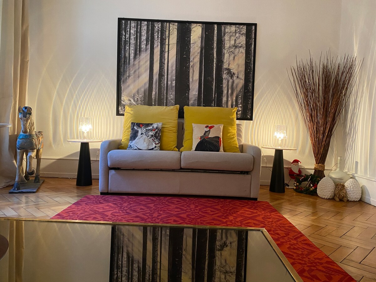 Popular Airbnb listing: Character apartment with view of Wooded Garden in Tribunal Gare Porte De Schirmeck