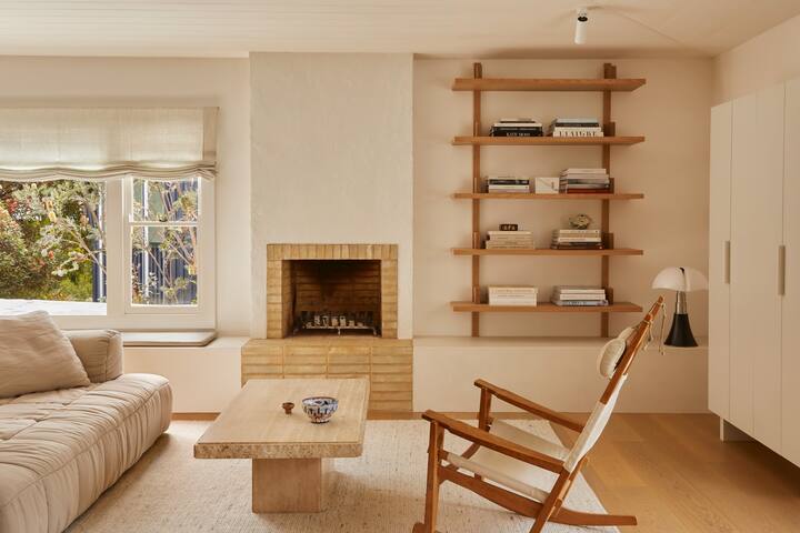 Pico Lorne gallery image 2