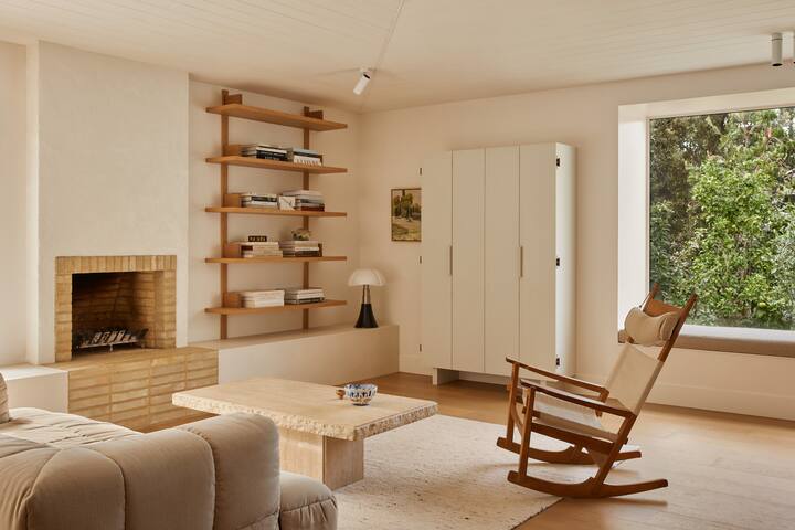 Pico Lorne gallery image 4