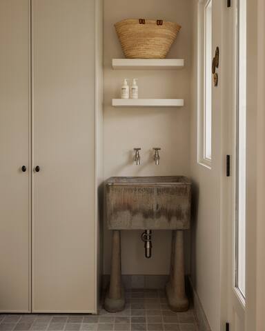 Pico Lorne gallery image 5