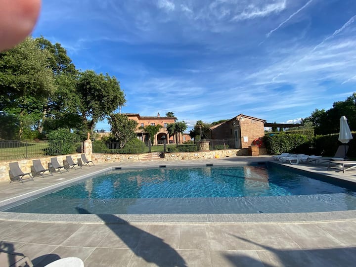 Podere Il Borgo - Villa with pool near Lucignano