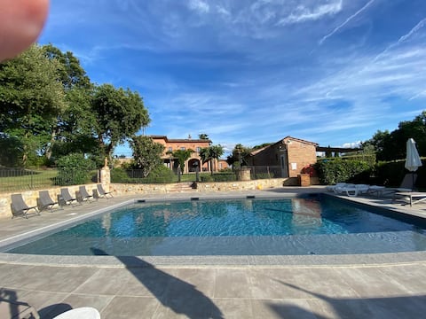 Annuncio Airbnb popolare: Podere Il Borgo - Villa with pool near Lucignano a Lucignano