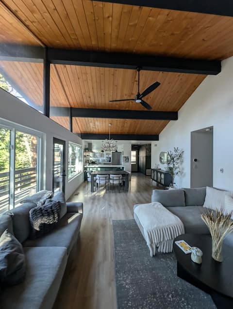 Fam+Pet Friendly | Peaceful Cozy Chalet Near Town