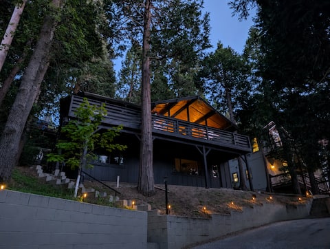 Fam+Pet Friendly | Peaceful Cozy Chalet Near Town