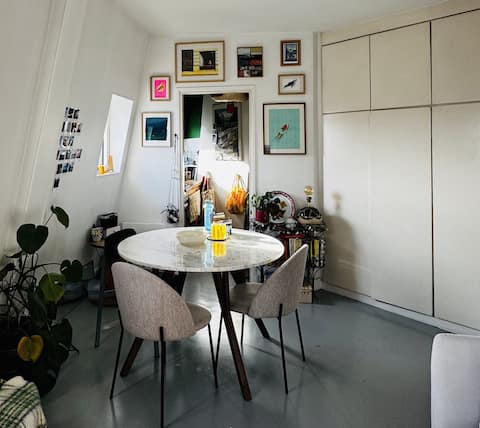 Popular Airbnb listing: A cozy & bright nest in the heart of Paris near the canal in Paris 10e Arrondissement