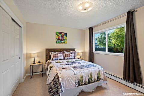 Alaskan Charm: UMED/ 3 Bedroom Comfort Home