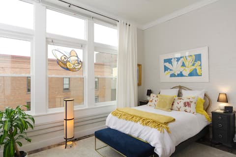 Downtown Trojan Horse Airbnb, Parking, Magic Patio