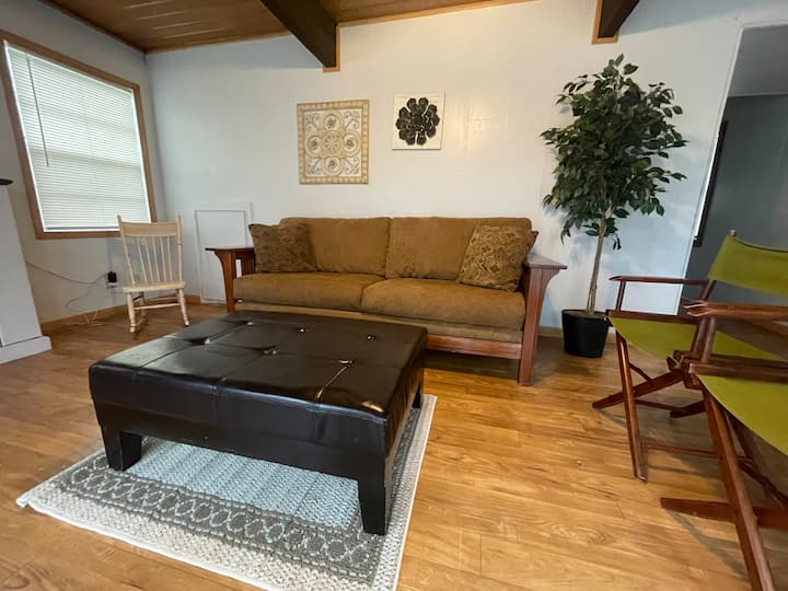 进入前门后，您将看到客厅。