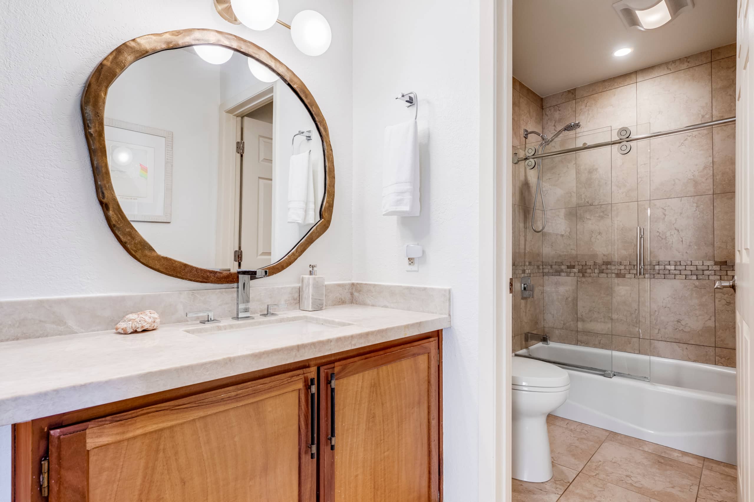 Condo in Kihei · ★4.96 · 2 bedrooms · 2 beds · 2 baths - Image 34
