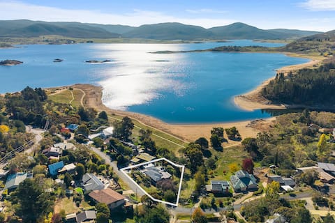 Top performing Airbnb: Waterfront @ Rushes Retreat East Jindabyne in East Jindabyne