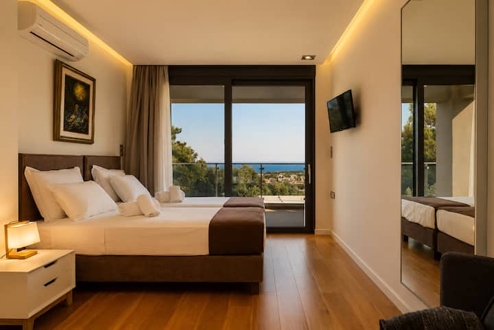 First Floor - Bedroom 2 with king bed ( or 2 single beds) and private balcony with sea view