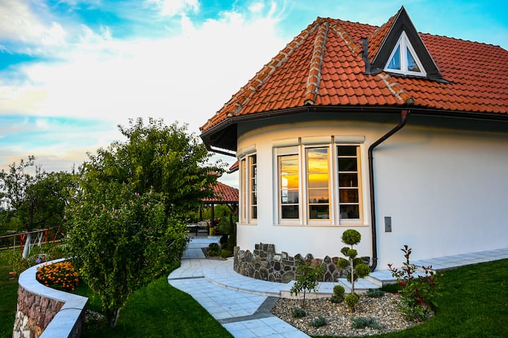 Villa Mira- Mačkat
