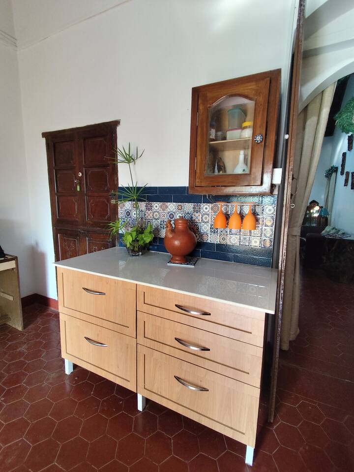 Full kitchen image 2