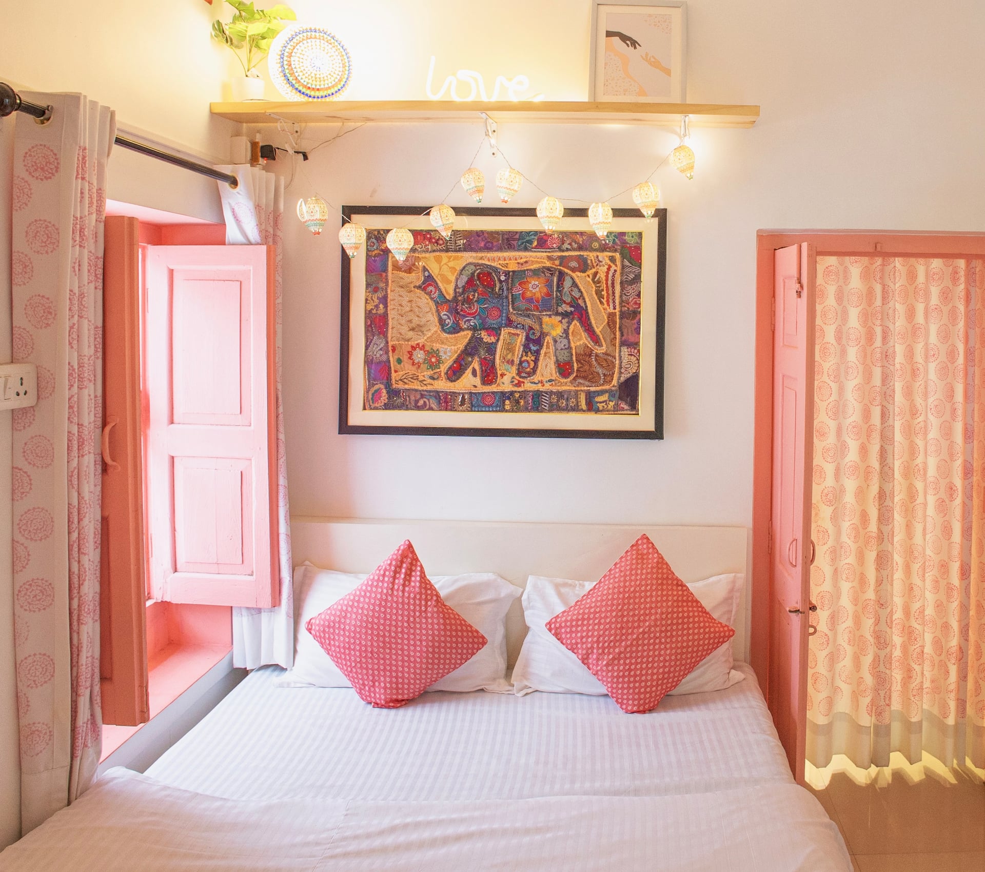 Charming Bohemian Retreat Near Fatehsagar Lake