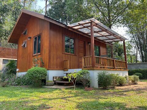 Ma-Meaw cottage, simply cozy living