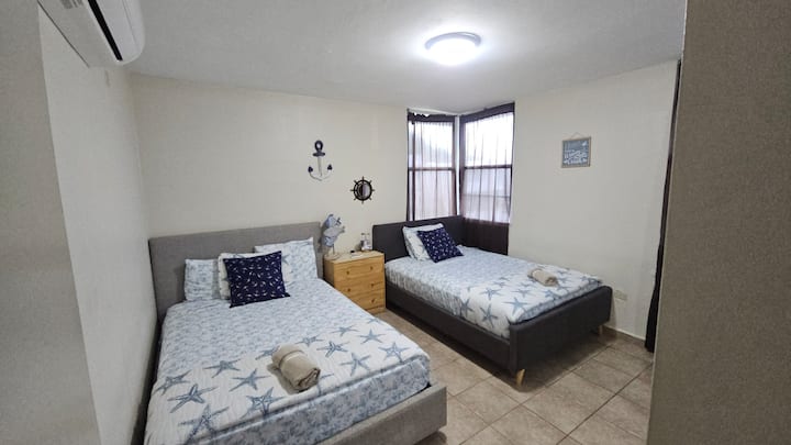 Cama tamaño queen y  cama de matrimonio