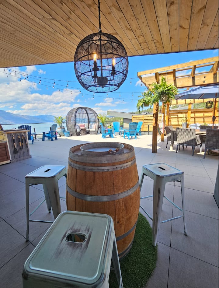 THE NEST A Luxury Lakefront Penthouse Oasis