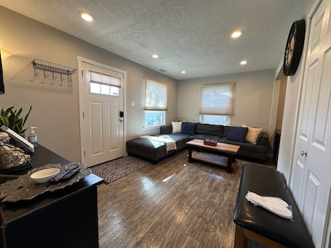 Top performing Airbnb: Salt City Cottage in South Salt Lake