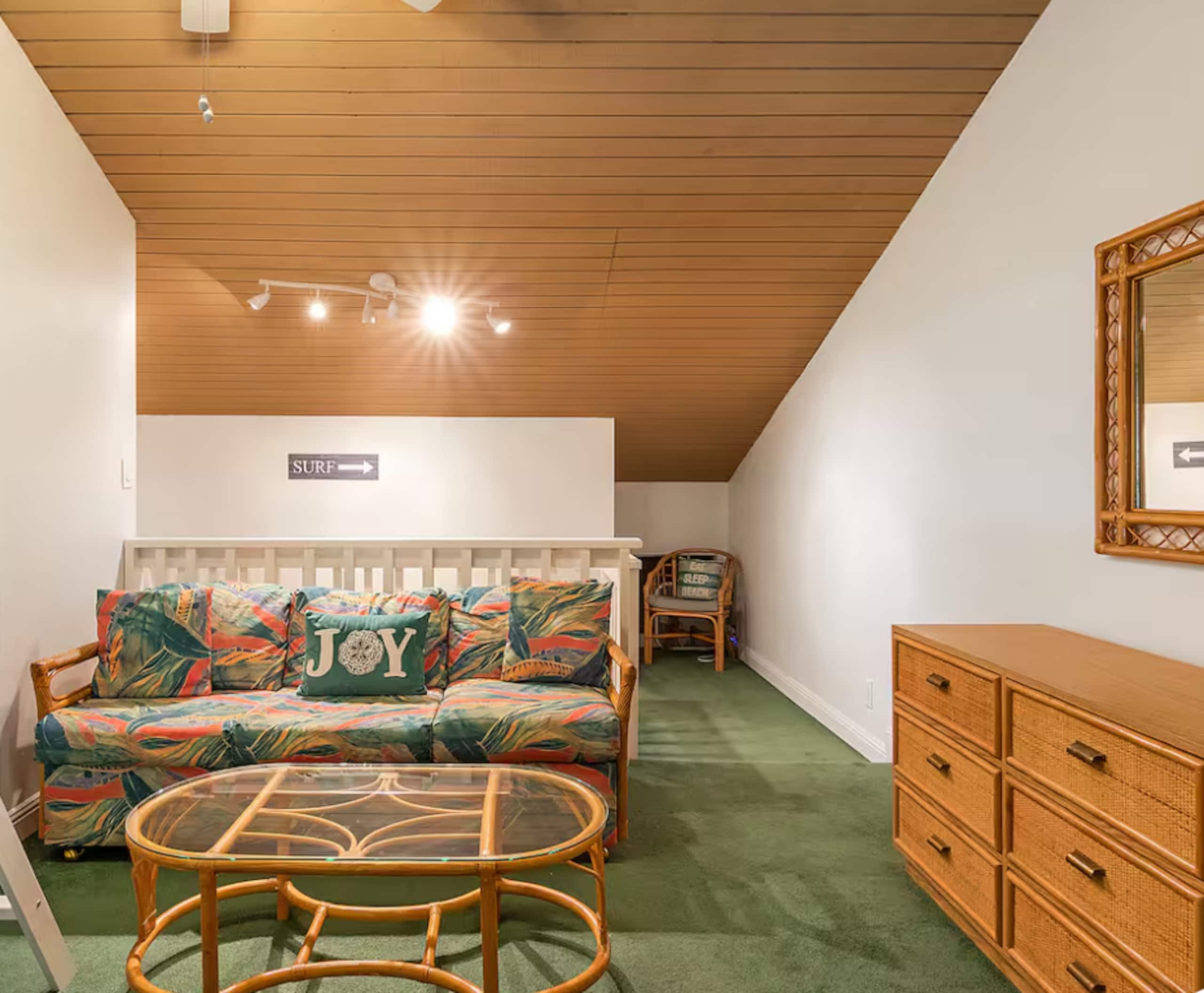 Condo in Kahuku · ★4.99 · 2 bedrooms · 4 beds · 2 private baths - Image 4