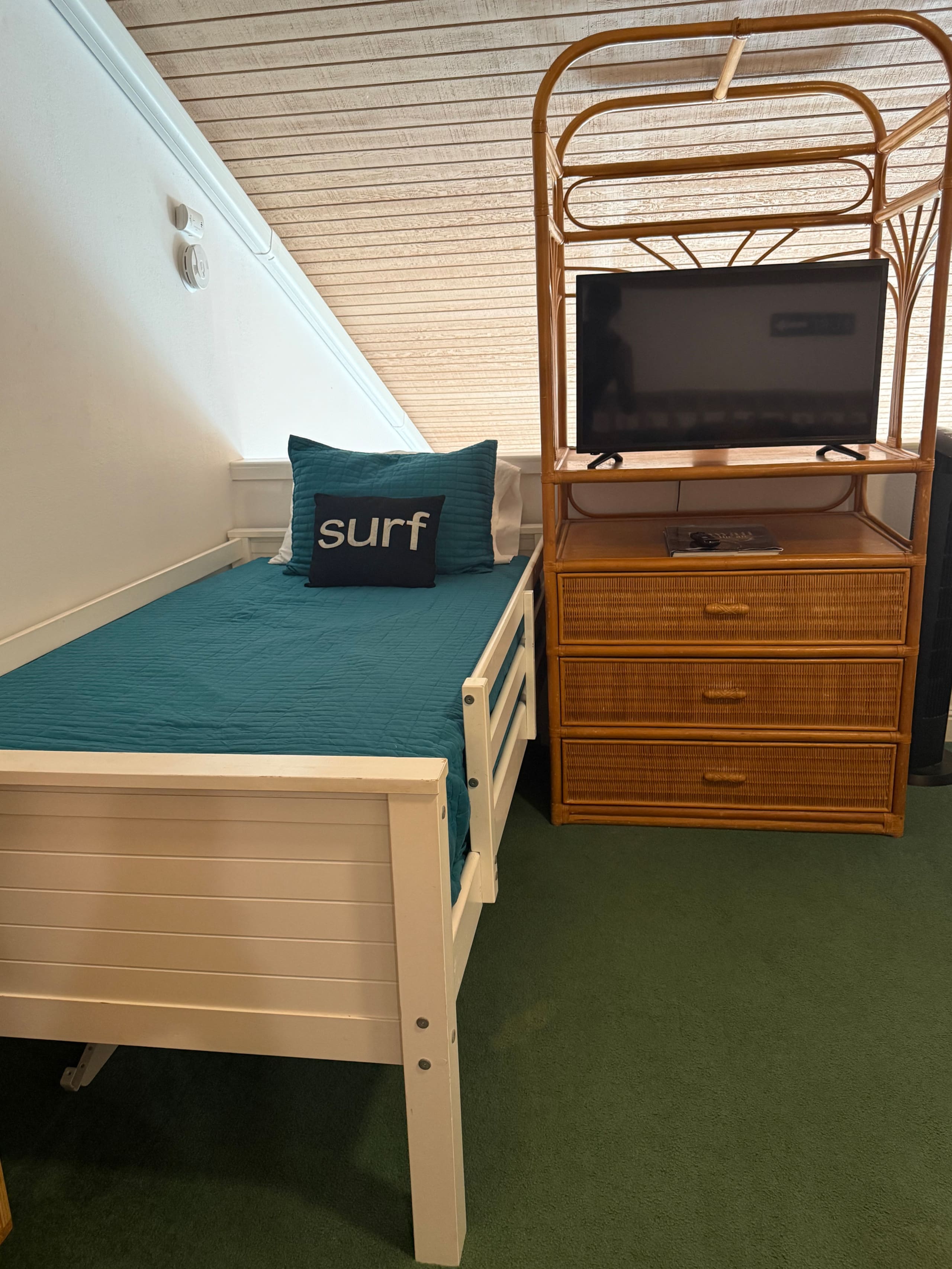 Condo in Kahuku · ★4.99 · 2 bedrooms · 4 beds · 2 private baths - Image 5