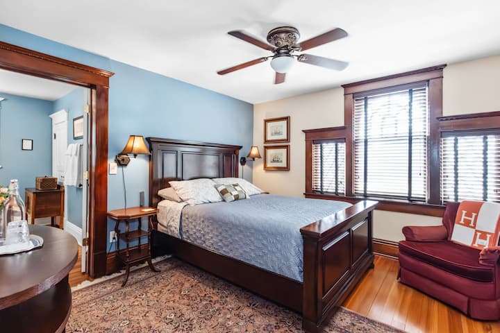 Our Palladian Suite shows off the original wood trim, fir floors and the gorgeous Palladian window. The queen suite offers a private full bath, EFI fireplace, silk rug, walk-in closet, streaming TV, iron, ironing board and comfortable club chair.