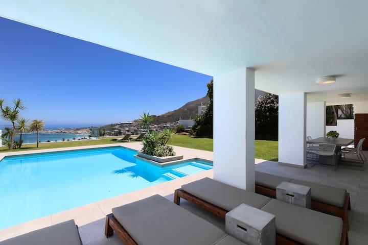 Sandpiper house, Heated Pool, Large Lush Garden