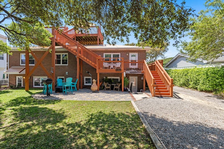 Oceanview 3br House In Oak Island! - Bald Head Island, NC