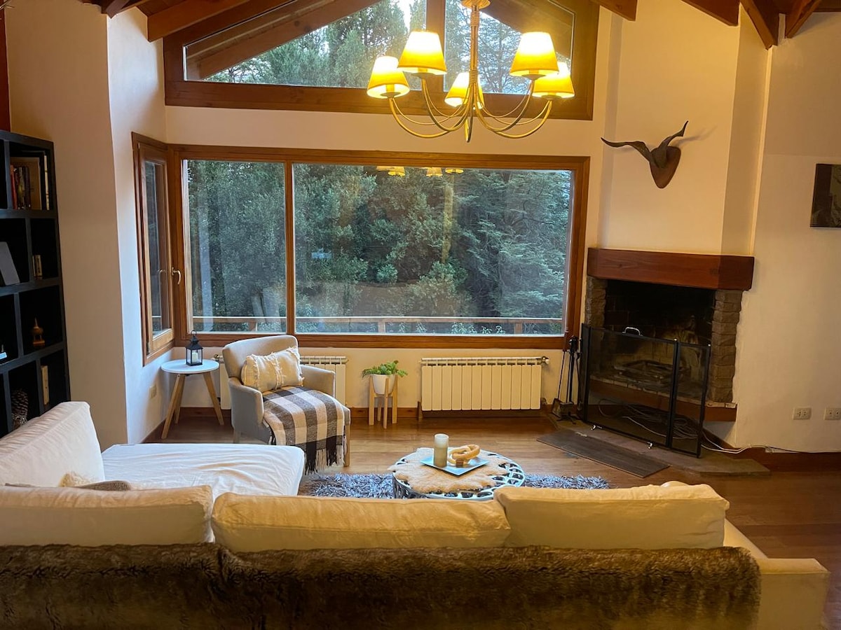 Chalet de lujo en el Arelauquen Country Club - Foto principal de la casa en alquiler en Arelauquen Golf & Country Club, Bariloche
