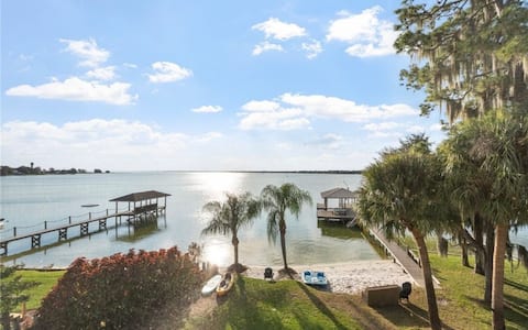 Lake Beach 7 Bedroom, 4 full Bath + 3rd floor play
