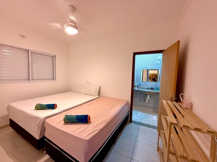 Suite 1 
Cama casal 
Cama solteiro 
Armário 
Ventilador teto
