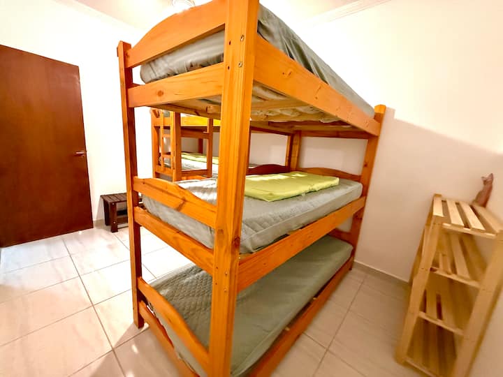 Quarto 3
Treliches acomoda 6 pessoas 
Ventilador de teto 
Armário