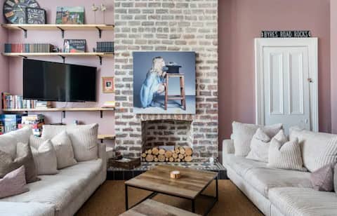 Arty West End Townhouse 6 bdrm 6 bthrm / Sleeps 10