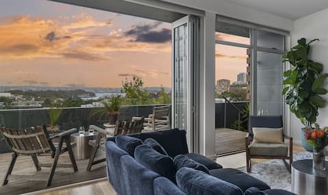 Top performing Airbnb: Sydney City Penthouse, vast City & Harbor Views in Darlinghurst
