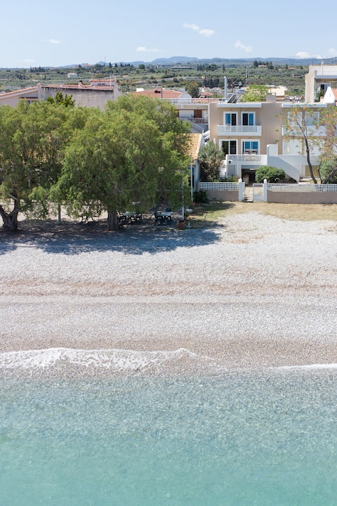 Beachfront House for 6 | Large Terrace & Sea Views