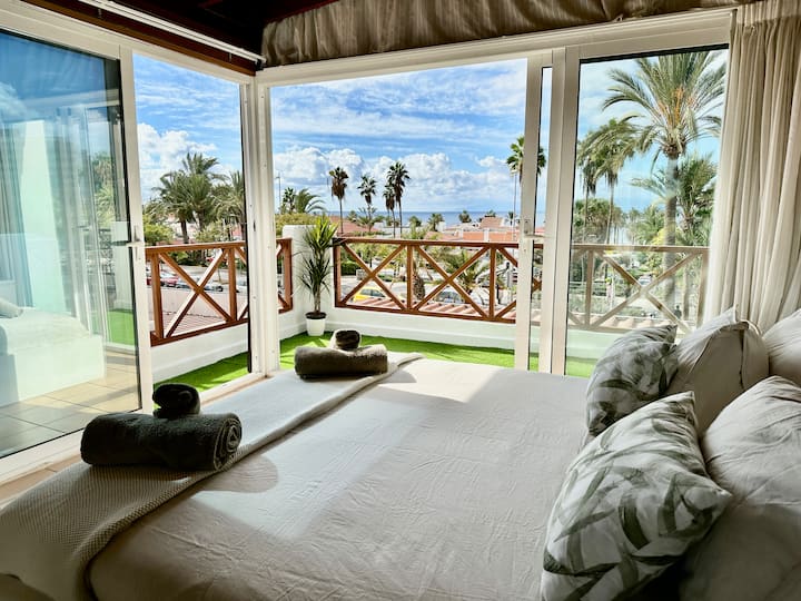 ระเบียงมหัศจรรย์พร้อมวิวทะเล สถานที่ยอดเยี่ยมสำหรับเพลิดเพลินกับพระอาทิตย์ตก