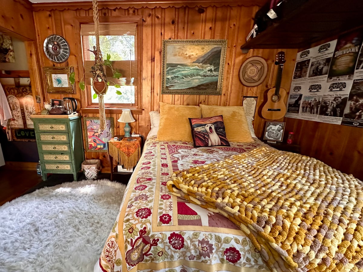 Vagabond's Tiny Art Gallery BnB - Guest suites for Rent in Dayton