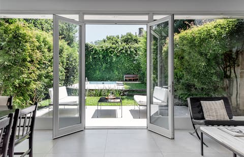Popular Airbnb listing: Garden, pool, and grill in Palermo in Palermo