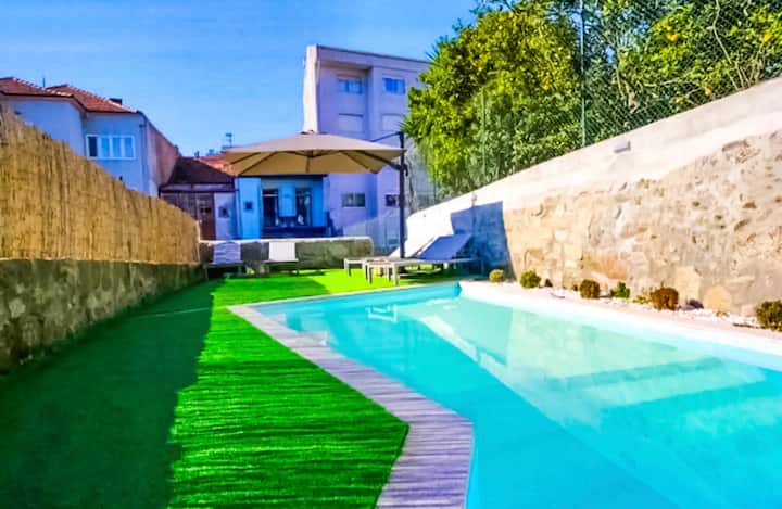 Romantic Porto Studio With Poolside Patio & Garden - Porto
