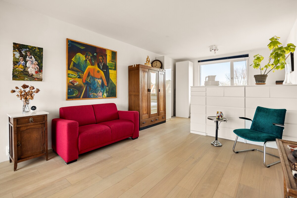 Top Airbnb: *historic centre* *bright* *canal view* *Jordaan* in Elandsgrachtbuurt